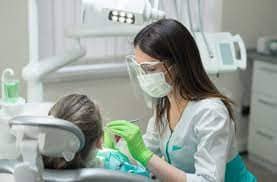 Why would you choose an independent dental hygiene clinic? 1 Dental hygienist providing care in an independent clinic